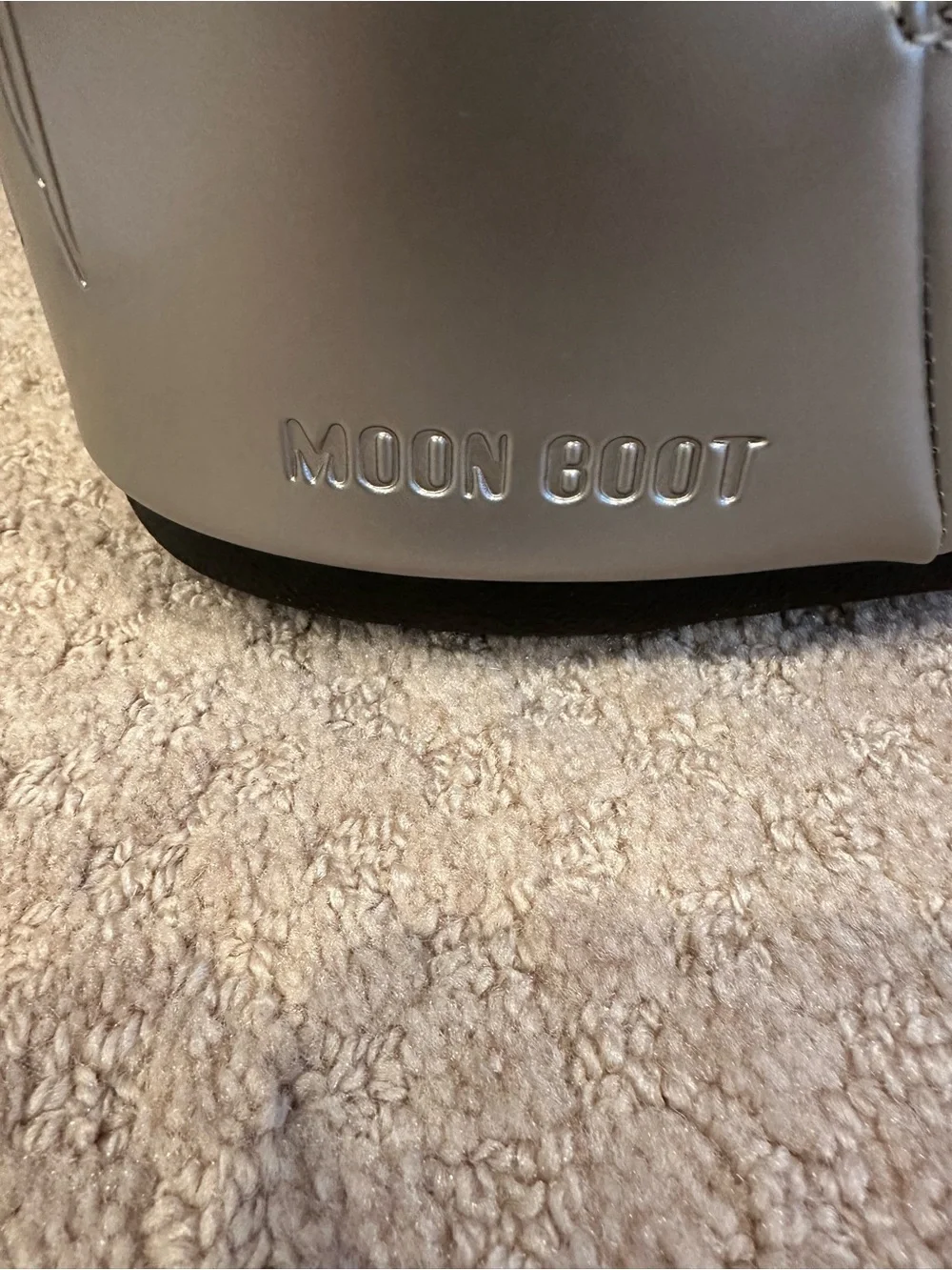 Moon Boot  MB Icon glance silver EU 39/41  US 7/8.5 new in box